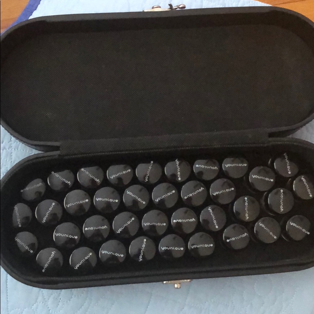 Younique Moonstruck Pigments plus Case